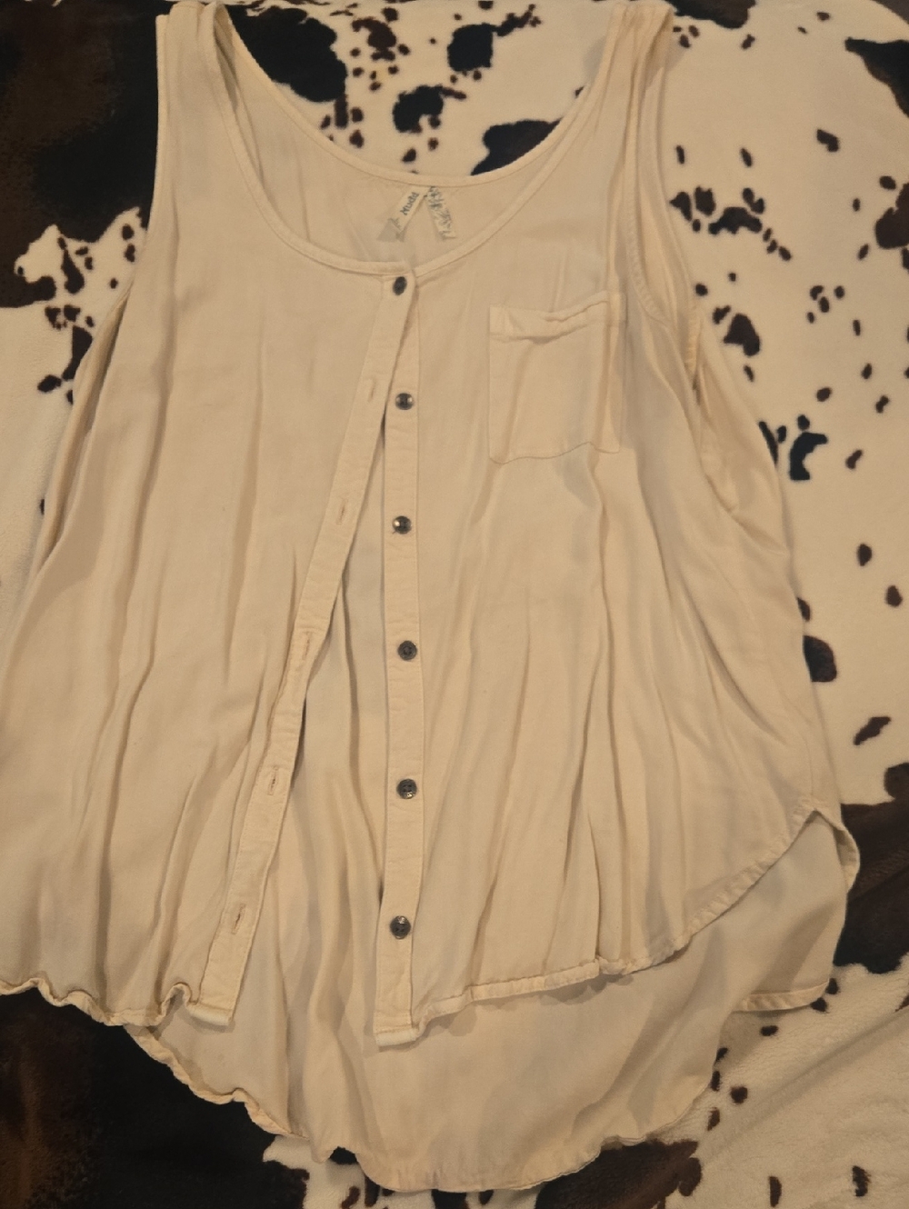 Mudd Cream Button-Front Scoop Tank